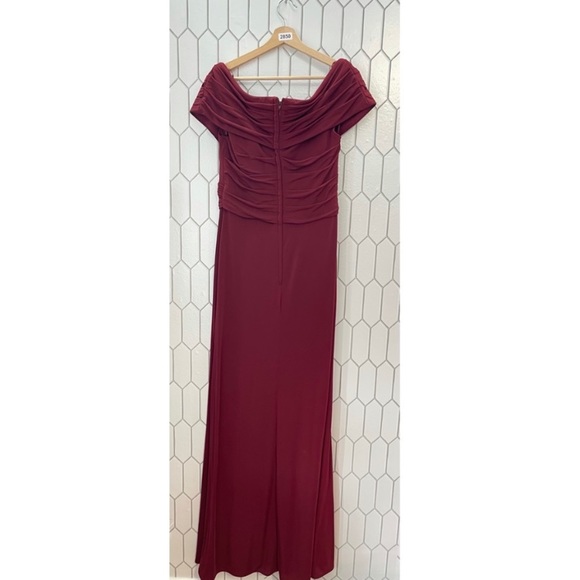 LA FEMME Ruched Jersey Off Shoulder/ Portrait Column Gown in Wine Size US 10 - Picture 10 of 10